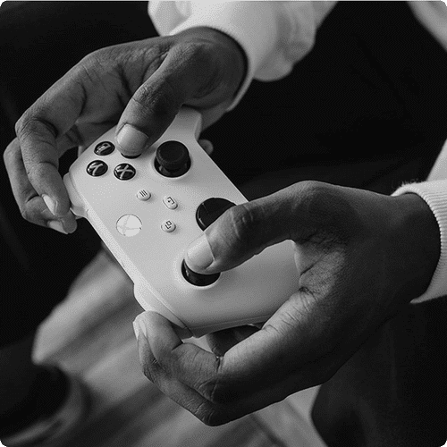 Ergonomie et design de la manette : facteur forme, poids, prise en main.